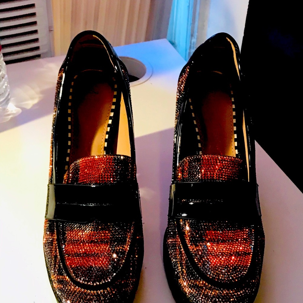 Brilliant shoes ( BETSY JOHNSON), news